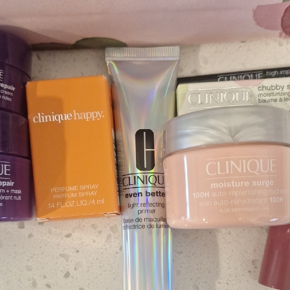 Clinique Beauty Collection with Floral Bag - Picture 4 of 6